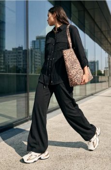 Тканинні штани з широкими штанинами - чорний