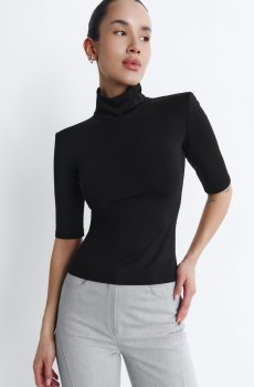 Чорний трикотажний топ із коміром-стійкою