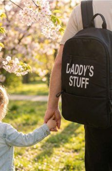 Рюкзак з пеленальним килимком і написом Daddy’s stuff - чорний