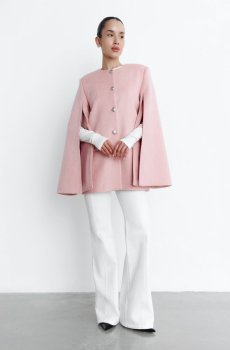 Рожевий базовий кейп із акцентними рукавами з розрізами