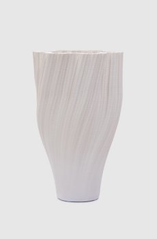Белая ваза из фарфора