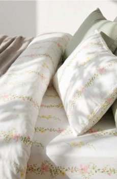 Бавовняне простирадло на резинці з квітковим мотивом - кремовий