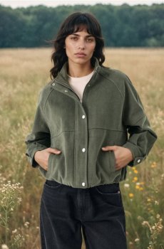 Бомбер куртка з стоячим коміром і твіловим оздобленням - темно-зелений