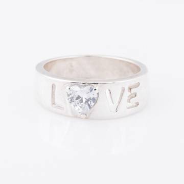 Серебряное кольцо "Love" с фианитом 111939 Серебряное кольцо "Love" с фианитом 111939