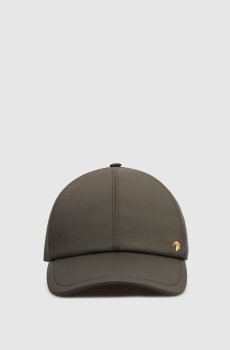 Зеленая кепка с эмблемой