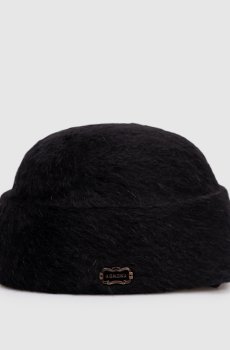 Черная шапка из шерсти кролика с завязками