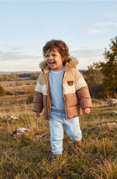 Стьобана куртка puffer з капюшоном і мотивом ведмедика - різнобарвний