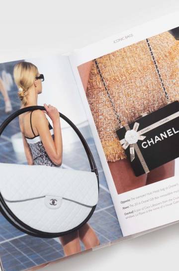Книга Welbeck Publishing Group The Story of the Chanel Bag, Laia Farran Graves Книга Welbeck Publishing Group The Story of the Chanel Bag, Laia Farran Graves