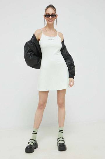 Платье Tommy Jeans цвет зелёный mini расклешённое Платье Tommy Jeans цвет зелёный mini расклешённое