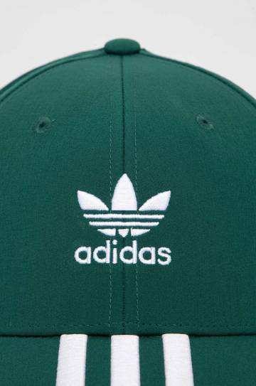 Кепка adidas Originals цвет зелёный с аппликацией IS1627 Кепка adidas Originals цвет зелёный с аппликацией IS1627