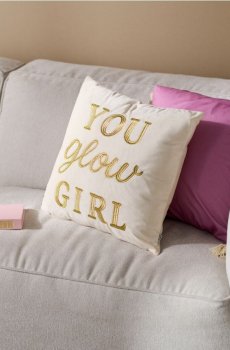 Наволочка з вишитим написом - кремовий