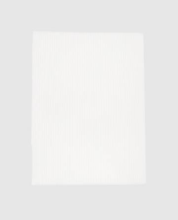 Белый шарф из шерсти