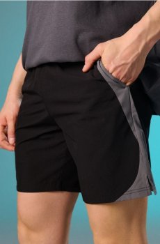 Спортивні шорти - чорний