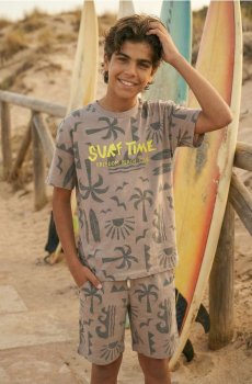 Комплект із футболки з шортами - різнобарвний