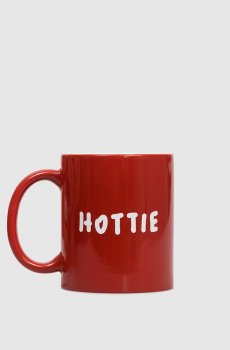 Красная керамическая чашка с надписью Hottie