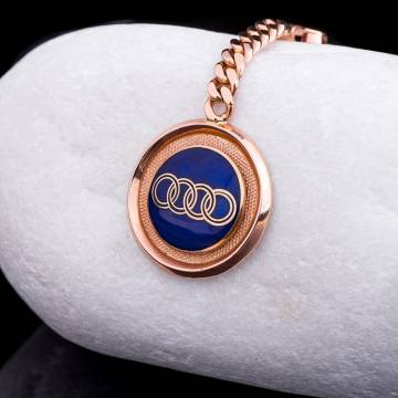 Золотой брелок "Audi-Ауди" (эмаль) бр00001а Золотой брелок "Audi-Ауди" (эмаль) бр00001а