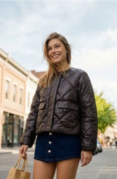 Стьобана куртка з блиском - темно коричневий