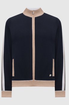 Синяя спортивная куртка