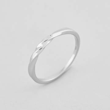 Серебряное кольцо Minimal 10433р-16 16 Серебряное кольцо Minimal 10433р-16 16