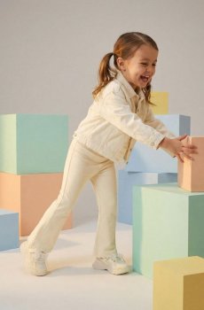 Джинсова куртка з вишитим квітковим мотивом - кремовий