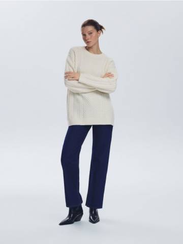Reserved - Джемпер oversize із візерунком «косичка» - нюдовий - 297GP-02X Reserved - Джемпер oversize із візерунком «косичка» - нюдовий - 297GP-02X