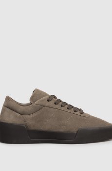 Коричневые замшевые кроссовки с логотипом