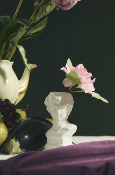 Керамічна ваза у формі бюста - білий