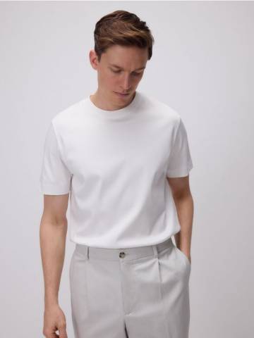 Reserved - Футболка regular fit з мерсеризованої бавовни - кремовий - 8691H-01X Reserved - Футболка regular fit з мерсеризованої бавовни - кремовий - 8691H-01X