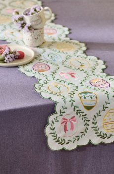 Стільовий бігунок з великоднім мотивом - білий