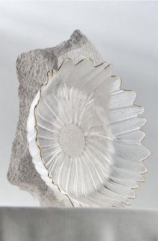 Скляна миска у формі квітки із золотистим оздобленням - clear