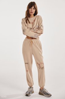 Бежеві джогери з принтом