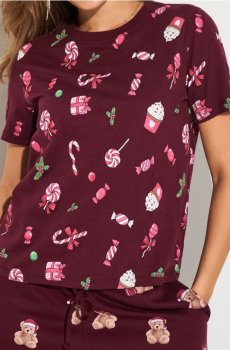 Різдвяна футболка з принтом солодощів та подарунків - буряковий