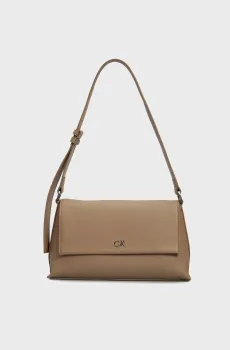 Женская коричневая сумка CK DAILY SHOULDER BAG PEBBLE Коричневый ONESIZE Calvin Klein K60K612139