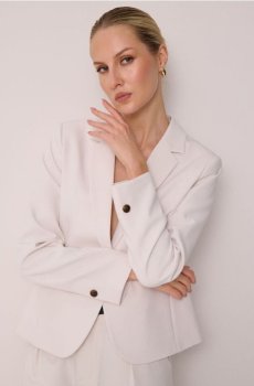 Класичний жакет на ґудзик - кремовий
