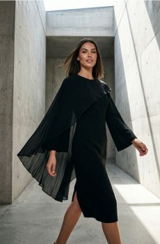 Елегантна міді сукня з асиметричною шифоновою деталлю - чорний