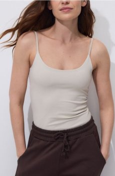 Reserved - Гладкий топ на бретелях - бежевий - 311HT-08X