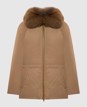 Коричневый пуховик с мехом лисы