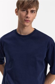 Reserved - Укорочена boxy футболка з ефектом прання - темно-синій - 819JM-59X