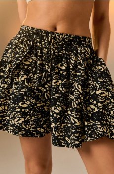 Віскозні шорти з кишенями - чорний