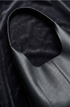 Сумка хобо з штучної шкіри - чорний