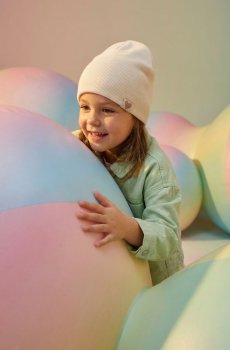 Бавовняний капелюх-біні з нашивкою - кремовий