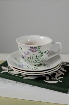 Чашка з блюдцем з квітковим принтом - Фіолетовий