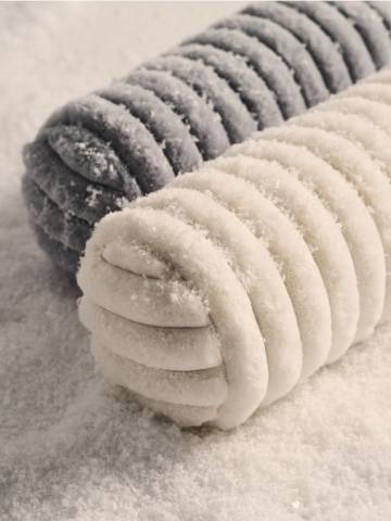 Декоративна подушка - кремовий