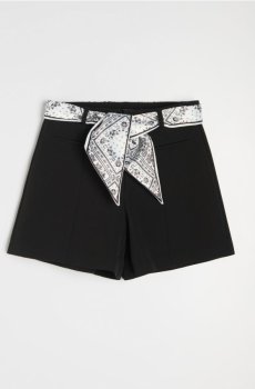 Елегантні шорти з прошитими складками та поясом - чорний