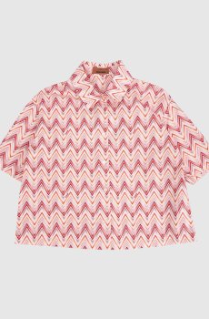 Детская розовая рубашка в брендовый принт