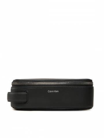 Calvin Klein Косметичка Ck Sleek Washbag W/Hanger K50K512803 Чорний Calvin Klein Косметичка Ck Sleek Washbag W/Hanger K50K512803 Чорний