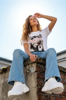 Бавовняна oversize футболка з принтом - білий