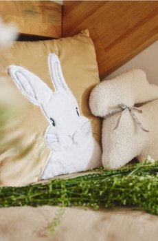 Великодня наволочка з мотивом зайця - бежевий