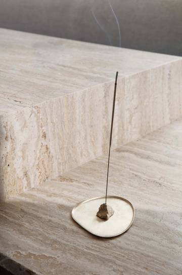 Держатель благовоний ferm LIVING Stone Incense Burner Держатель благовоний ferm LIVING Stone Incense Burner