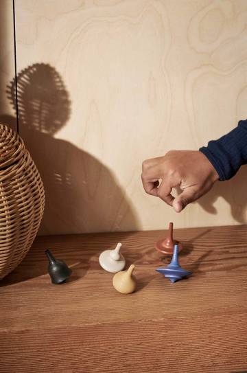 Игрушечная юла ferm LIVING Spin Tops 5 шт Игрушечная юла ferm LIVING Spin Tops 5 шт